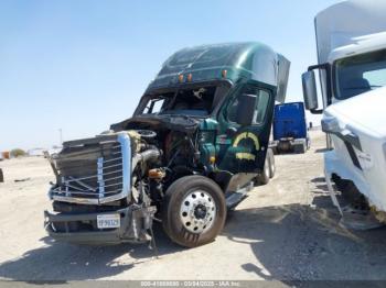  Salvage Freightliner Cascadia 125