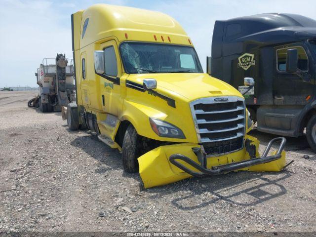  Salvage Freightliner New Cascadia 126