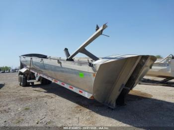  Salvage Travis Body & Traile Dump