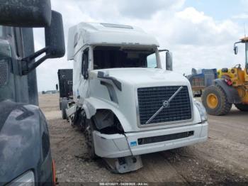  Salvage Volvo Vn