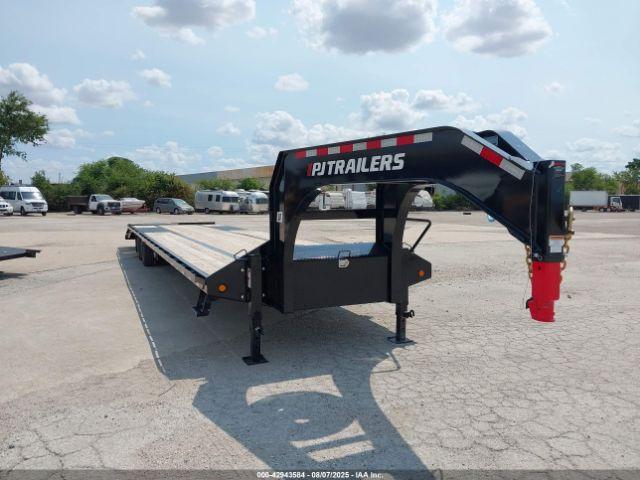  Salvage Pj Trailers Gooseneck Trailer