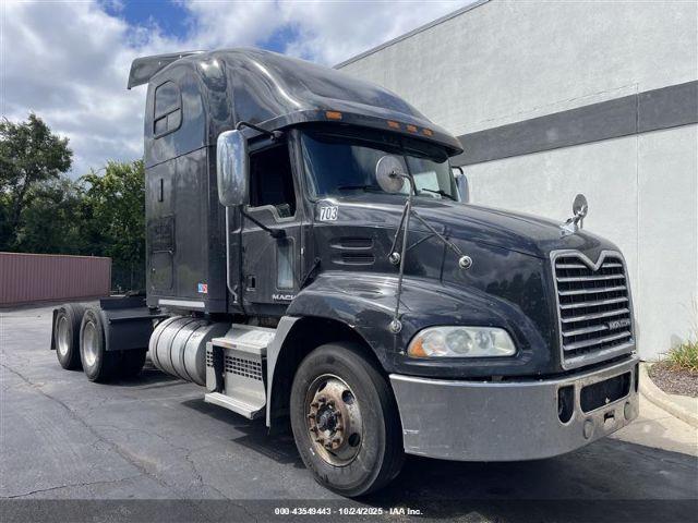  Salvage Mack Pinnacle